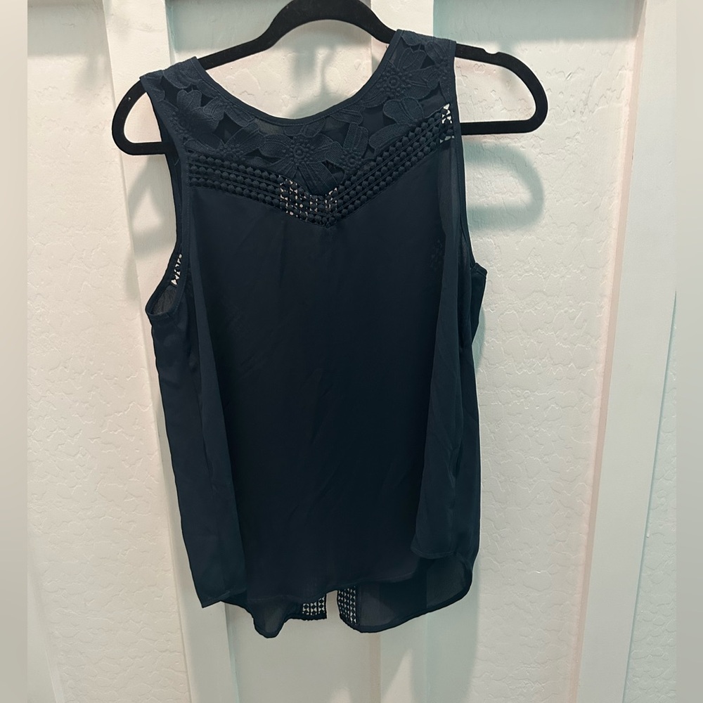 2 for $25
Dex forest green‎ Sheer Sleeveless Blouse